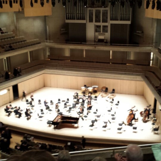 Снимок сделан в Toronto Symphony Orchestra пользователем Dayes W. 2/26/2014