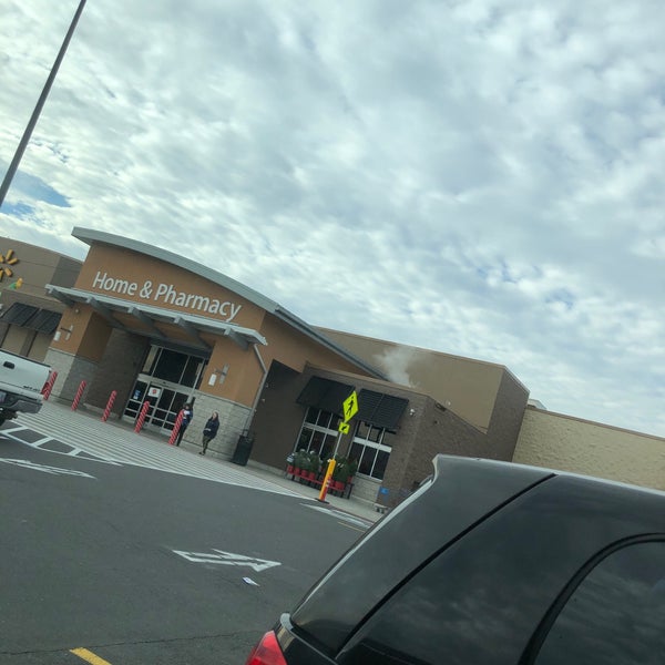 Walmart Supercenter Гипермаркет в Medford