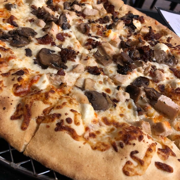 Foto tomada en Wichita Brewing Company &amp; Pizzeria  por Marshall G. el 1/29/2019