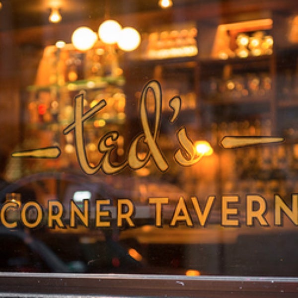 Foto tirada no(a) Ted&#39;s Corner Tavern por David G. em 4/13/2016