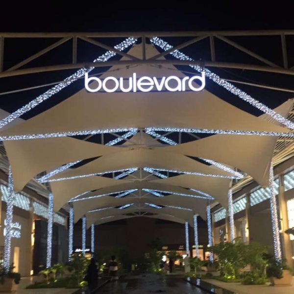 รูปภาพถ่ายที่ Boulevard โดย Bandar เมื่อ 11/20/2015