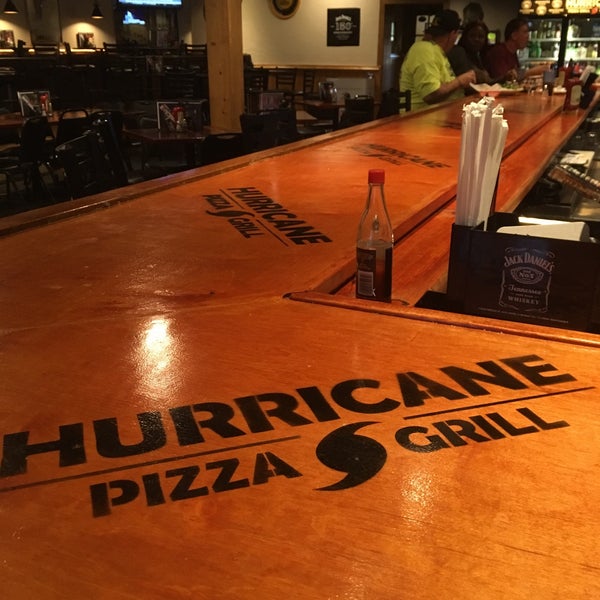 10/24/2017 tarihinde Cindy T.ziyaretçi tarafından Hurricane Pizza Grill'de çekilen fotoğraf