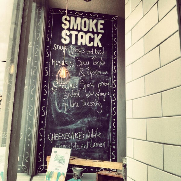Foto tirada no(a) Smoke Stack por Elizabeth em 5/23/2014