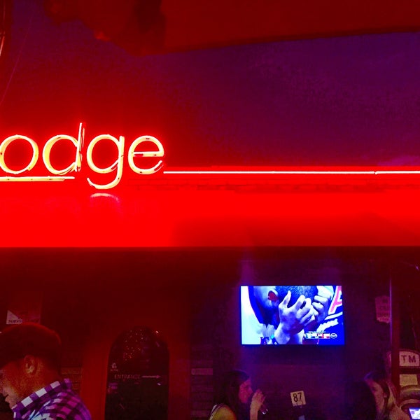 Foto tomada en Lodge Restaurant &amp; Bar  por Dan G. el 5/3/2015