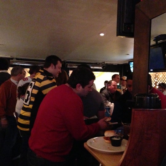 12/31/2012 tarihinde Tammy G.ziyaretçi tarafından Cleveland Park Bar and Grill'de çekilen fotoğraf