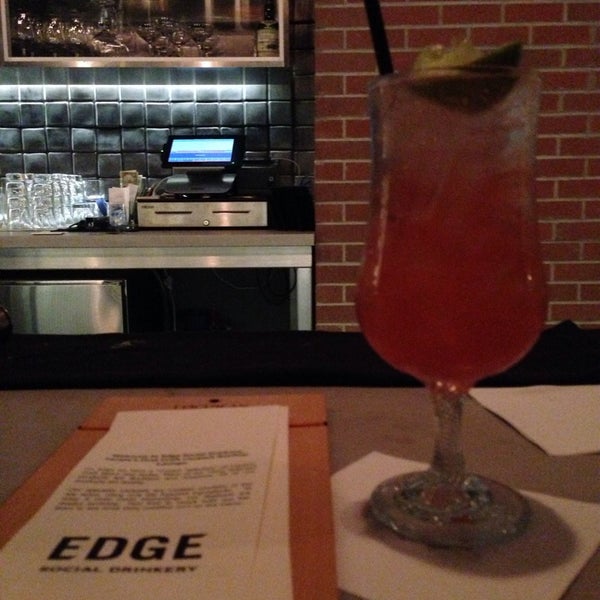 Photo taken at Edge Rooftop Cocktail Lounge by Tammy G. on 7/26/2014