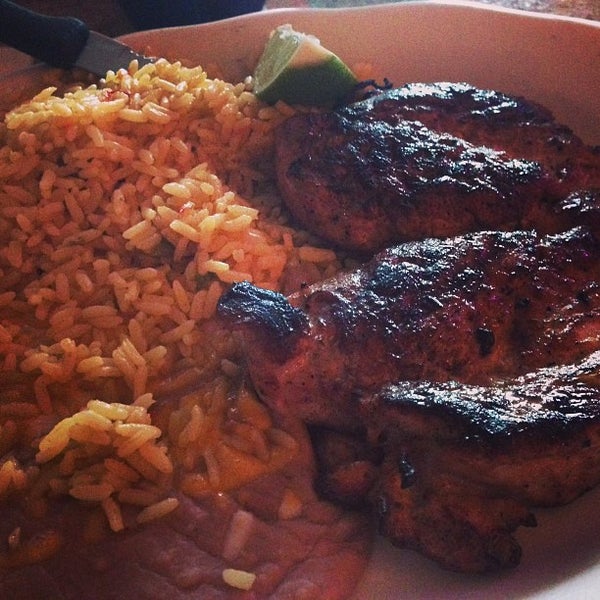 Das Foto wurde bei La Bamba Mexican &amp; Spanish Restaurant von Harris D. am 2/23/2013 aufgenommen