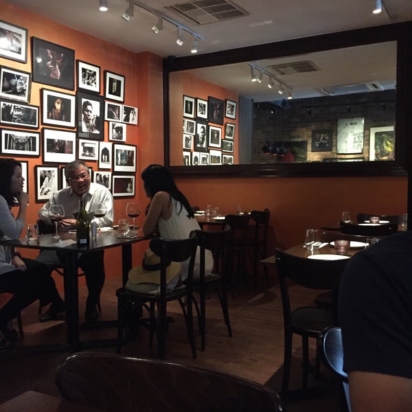 2/9/2018 tarihinde Ann P.ziyaretçi tarafından Mezze Bar &amp; Bistro'de çekilen fotoğraf
