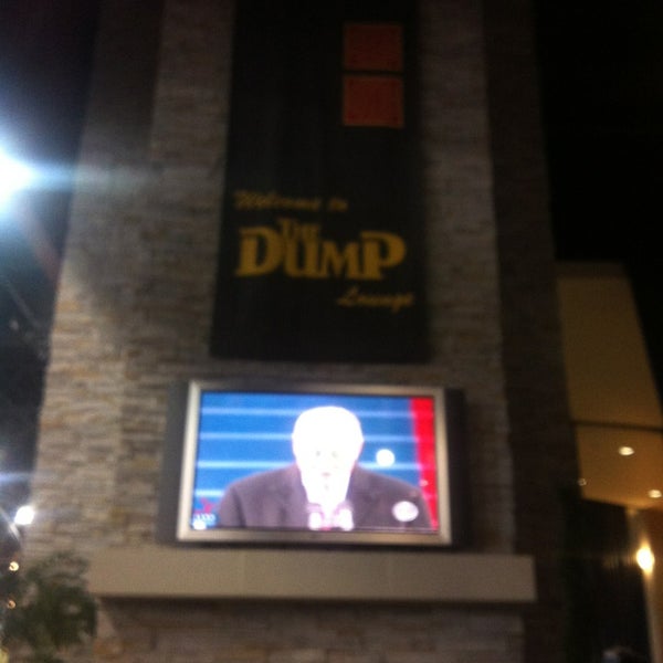 Foto scattata a The Dump Furniture Outlet da Rob✌😎Sales@theDump H. il 1/21/2013