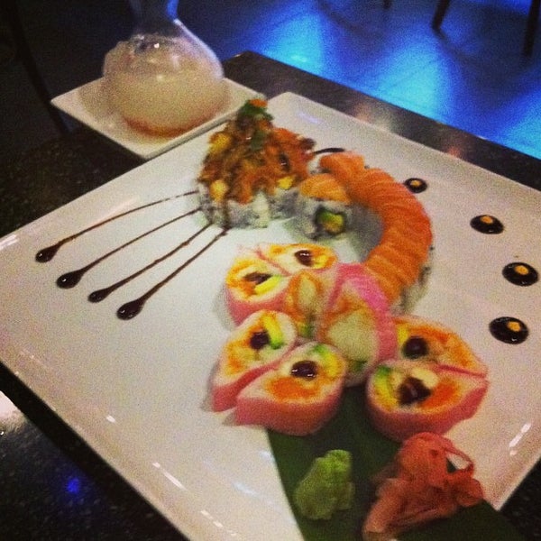 Foto scattata a Yamato Sushi and Teppanyaki Restaurant da Eric V. il 2/9/2013