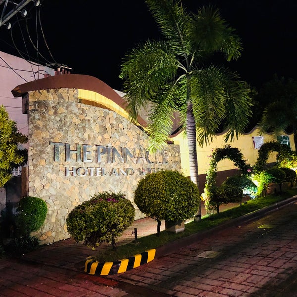 Foto tirada no(a) The Pinnacle Hotel and Suites por Tel A. em 9/21/2018