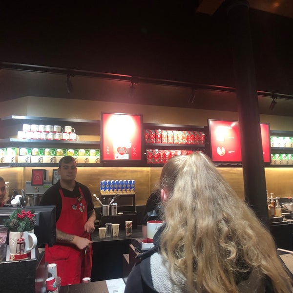 12/17/2019 tarihinde Tel A.ziyaretçi tarafından Starbucks'de çekilen fotoğraf