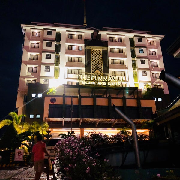 Foto tirada no(a) The Pinnacle Hotel and Suites por Tel A. em 9/22/2018
