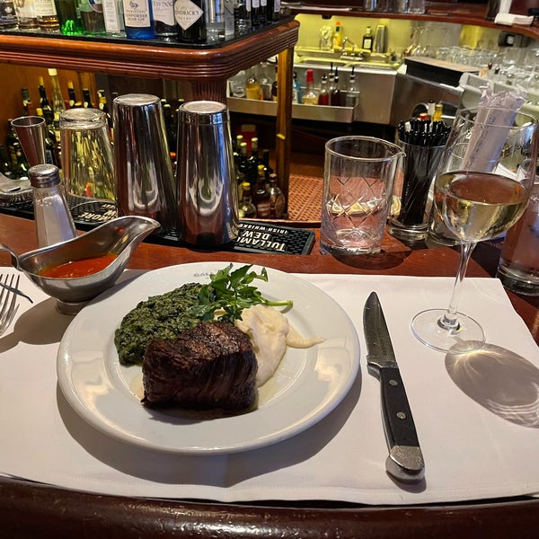 Photo taken at Gallaghers Steakhouse by Aegis L. on 6/5/2023