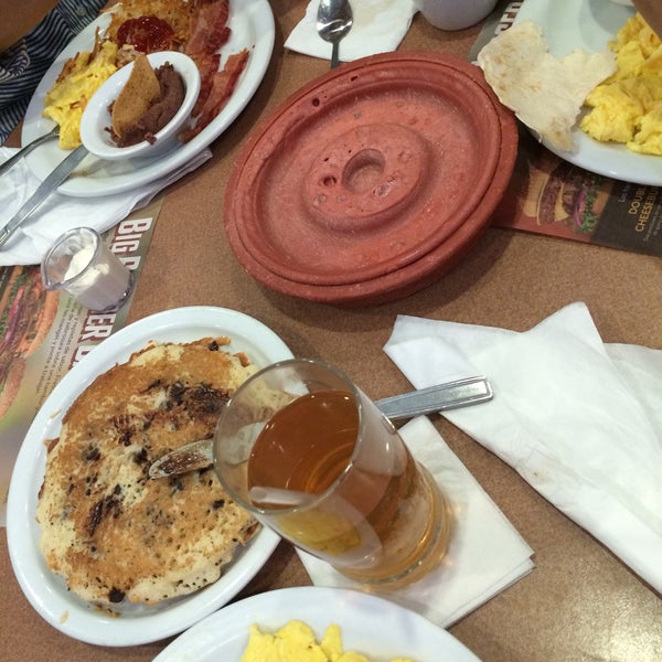 Photo taken at Denny&#39;s by Rosario C. on 10/29/2015