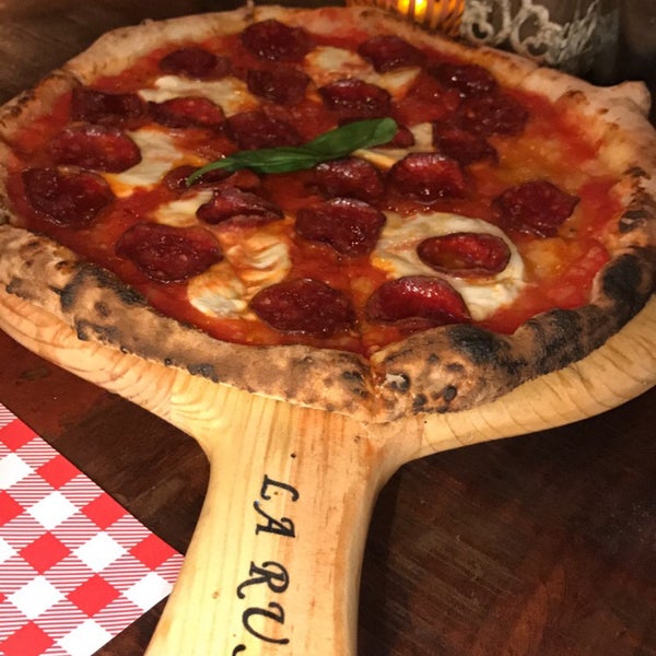 6/8/2017에 🌧🎠님이 LA RUSTICA Pizzeria에서 찍은 사진