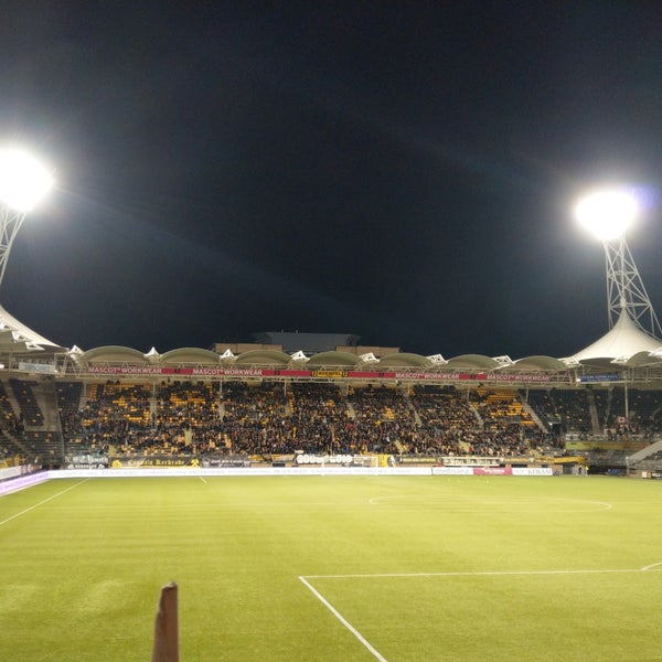 Das Foto wurde bei Parkstad Limburg Stadion von Ramón i. am 10/25/2019 aufgenommen