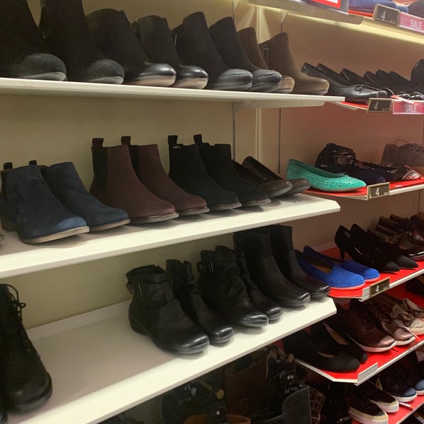 clarks shoes mcarthur glen