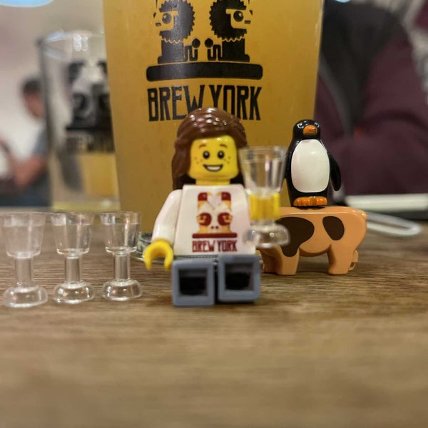 Foto diambil di Brew York Craft Brewery &amp; Tap Room oleh Katie t. pada 10/27/2022