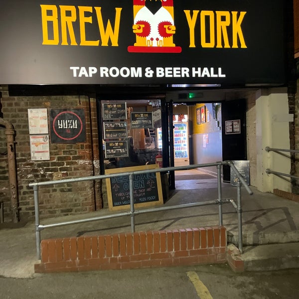 Foto tirada no(a) Brew York Craft Brewery &amp; Tap Room por Katie t. em 9/29/2022