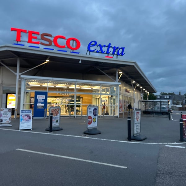 Tesco Extra Enfield'de Süpermarket