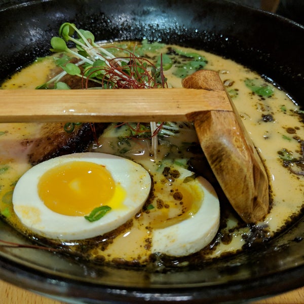 11/29/2018 tarihinde Adrian A.ziyaretçi tarafından Zen Ramen &amp; Sushi'de çekilen fotoğraf