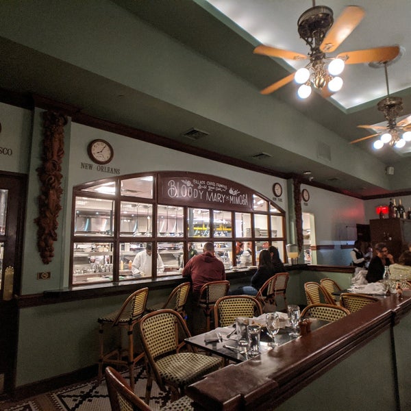 11/29/2019 tarihinde Adrian A.ziyaretçi tarafından Palace Café'de çekilen fotoğraf