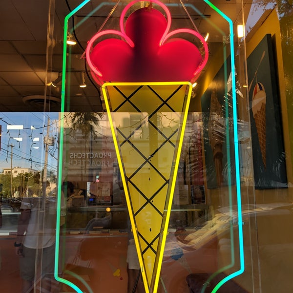 8/12/2018에 Adrian A.님이 The Frieze Ice Cream Factory에서 찍은 사진