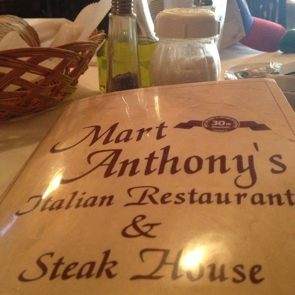 Снимок сделан в Mart Anthony&#39;s Italian Restaurant пользователем Amy C. 5/19/2013