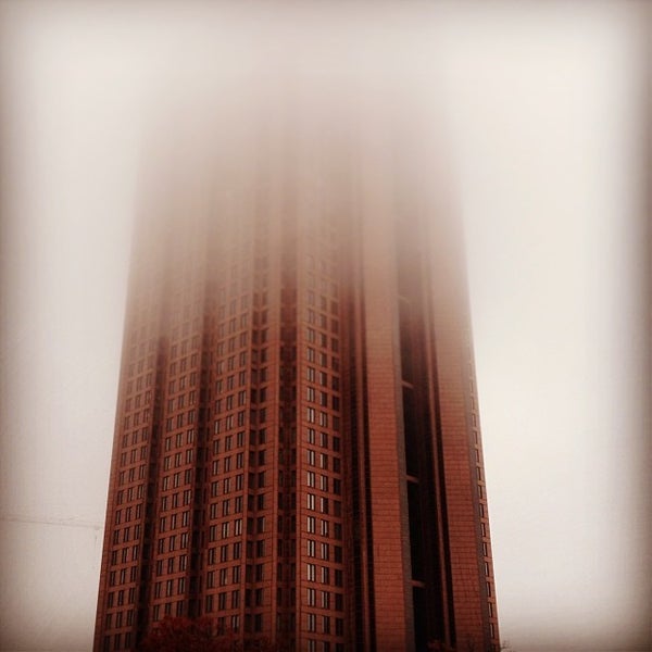 Foto scattata a The Tower at Cityplace da Michael P. il 12/21/2013