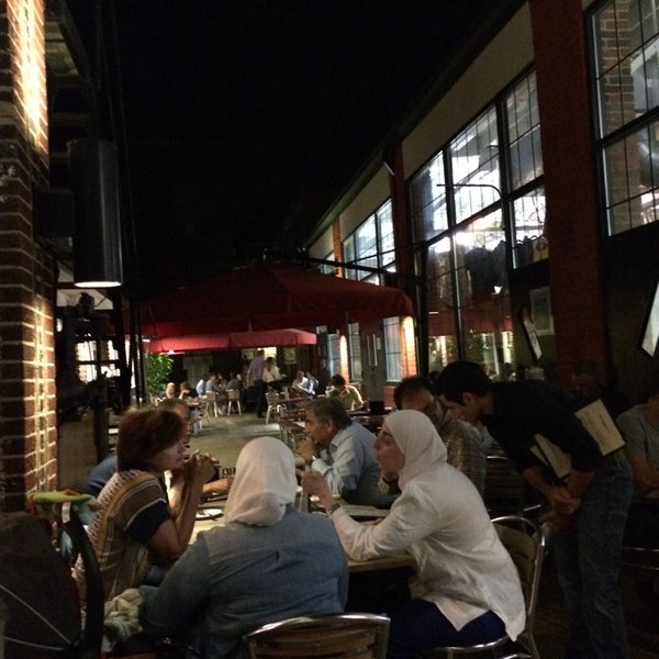 9/27/2014 tarihinde Rick G.ziyaretçi tarafından Bella Napoli Pizzeria'de çekilen fotoğraf