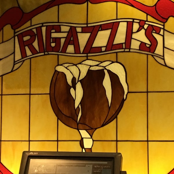 รูปภาพถ่ายที่ Rigazzis โดย Rick G. เมื่อ 9/1/2016