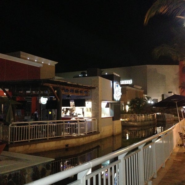 4/21/2013 tarihinde Simon P.ziyaretçi tarafından La Isla Acapulco Shopping Village'de çekilen fotoğraf