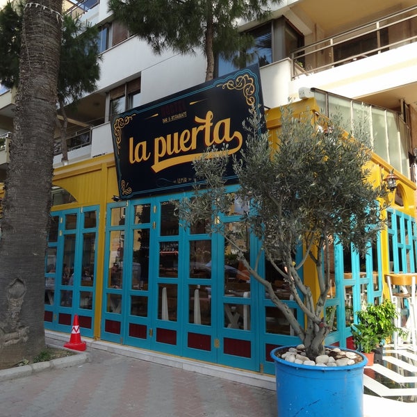 รูปภาพถ่ายที่ La Puerta โดย La Puerta İ. เมื่อ 5/29/2016