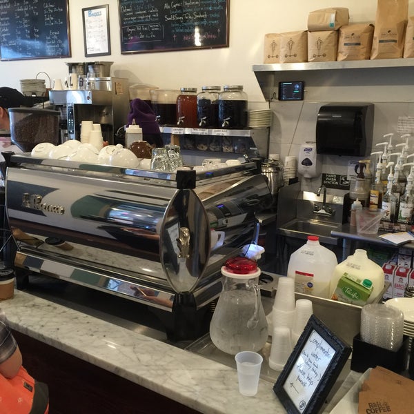 9/25/2015에 George T.님이 R&amp;R Coffee에서 찍은 사진
