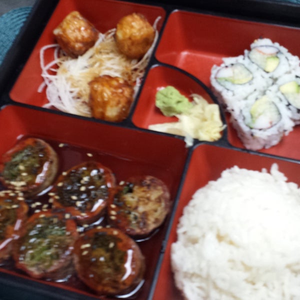 :-)Yummy Lunch Bento  Box-):-) Great deal & good food!
