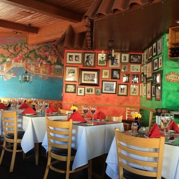 5/25/2014 tarihinde Dina B.ziyaretçi tarafından Cantalini&#39;s Salerno Beach Restaurant'de çekilen fotoğraf