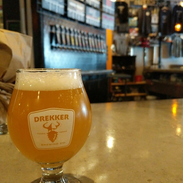 Foto tirada no(a) Drekker Brewing Company por Dana C. em 4/6/2018