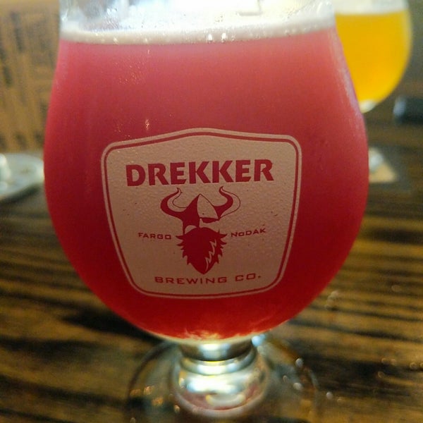 Foto tirada no(a) Drekker Brewing Company por Dana C. em 6/1/2018