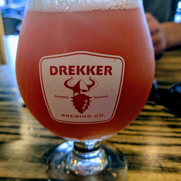Foto tirada no(a) Drekker Brewing Company por Dana C. em 6/1/2018