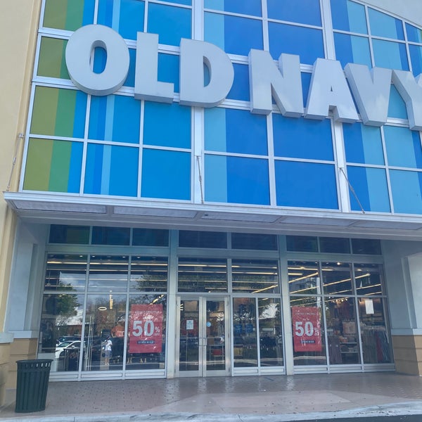 Old Navy And Other Clothing Chains Closing Stores, Starting