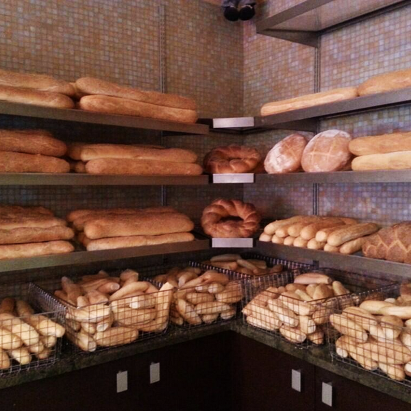 Photo prise au Sarcone&#39;s Bakery par Sarcone&#39;s Bakery le11/21/2014