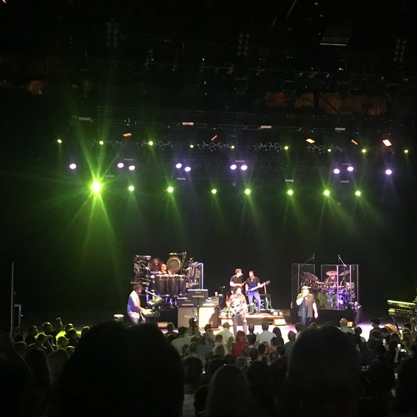 Foto diambil di Pacific Amphitheatre oleh Erica N. pada 8/9/2018