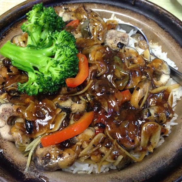 Снимок сделан в Nature Pagoda Restaurant пользователем babyJan 11/5/2013