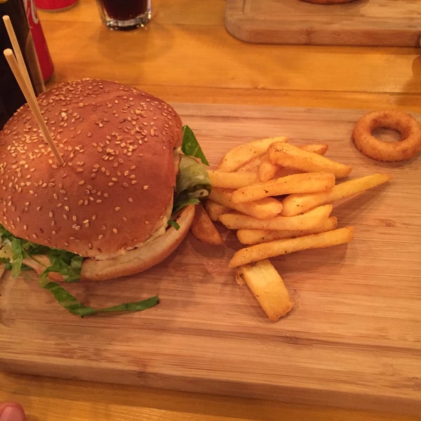 Photo taken at Burger No301 by İSMAİL E. on 11/4/2017