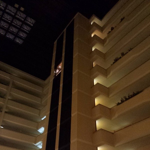 รูปภาพถ่ายที่ University Plaza Hotel And Convention Center Springfield โดย Big E !. เมื่อ 6/11/2014