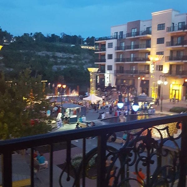 Branson Landing Parking Garage 1 tip