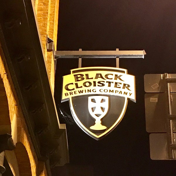 รูปภาพถ่ายที่ Black Cloister Brewing Company โดย J_Stoz เมื่อ 5/27/2018