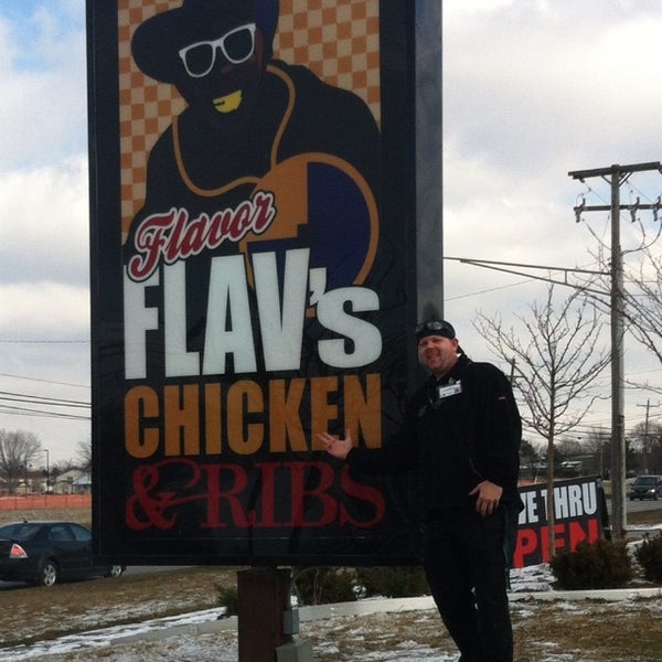 รูปภาพถ่ายที่ Flavor Flav&#39;s Chicken &amp; Ribs โดย J_Stoz เมื่อ 1/26/2013