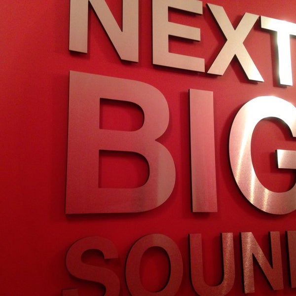 Photo taken at Next Big Sound by Miguel Z. on 10/29/2014